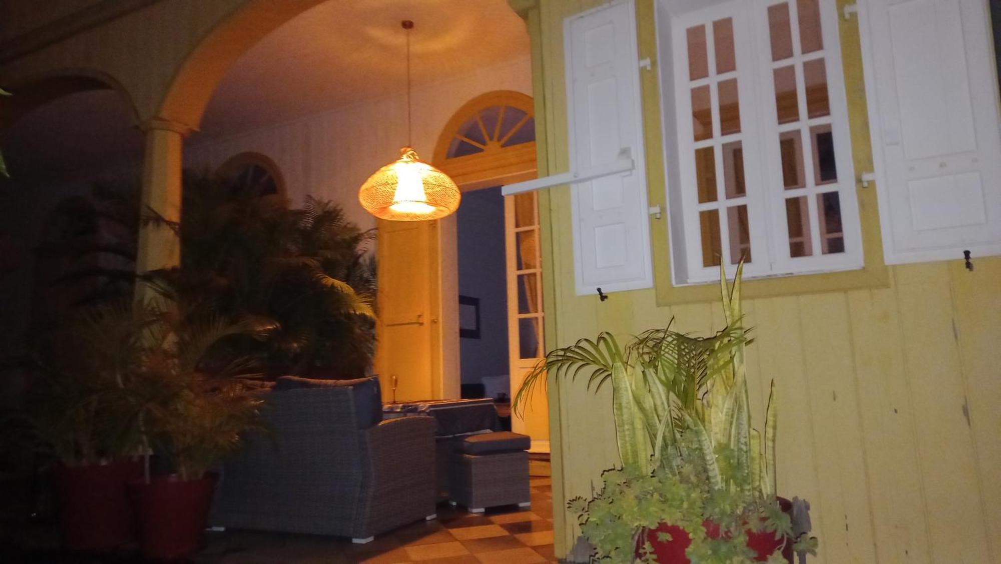 O Privilege Villa D'Exception En Centre-Ville De St-Pierre Saint Pierre Luaran gambar
